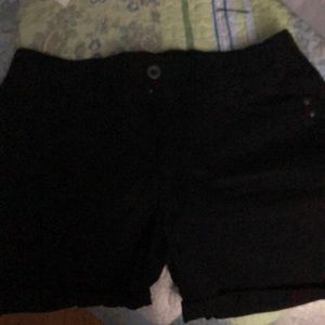 Black NEVER WORN Gloria Vanderbilt size 13 shorts